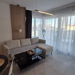 Apartmán Towarowa Clock Apartment, Free Parking, Air-conditioning, Self Check-in 24h Poznaň