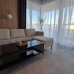 Towarowa Clock Apartment, Free Parking, Air-conditioning, Self Check-in 24h Apartmán Poznaň