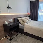 Apartmán Towarowa Clock Apartment, Free Parking, Air-conditioning, Self Check-in 24h *