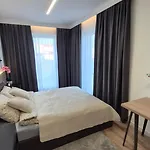 Apartmán Towarowa Clock Apartment, Free Parking, Air-conditioning, Self Check-in 24h