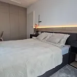 Towarowa Clock Apartment, Free Parking, Air-conditioning, Self Check-in 24h Apartmán *