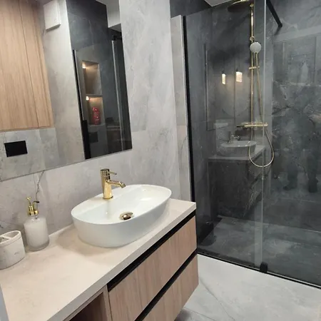 Towarowa Clock Apartment, Free Parking, Air-conditioning, Self Check-in 24h *