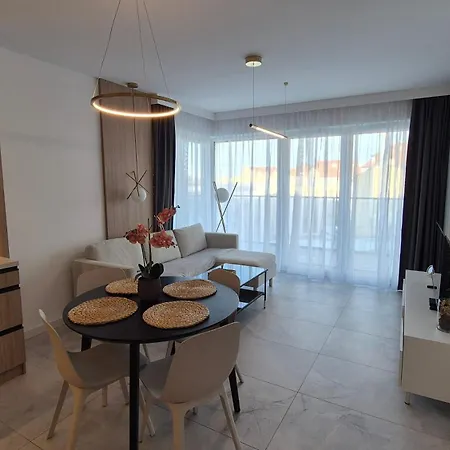 Towarowa Clock Apartment, Free Parking, Air-conditioning, Self Check-in 24h