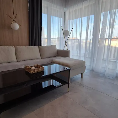 Towarowa Clock Apartment, Free Parking, Air-conditioning, Self Check-in 24h 아파트 포즈난