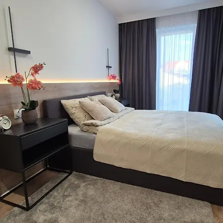 Towarowa Clock Apartment, Free Parking, Air-conditioning, Self Check-in 24h