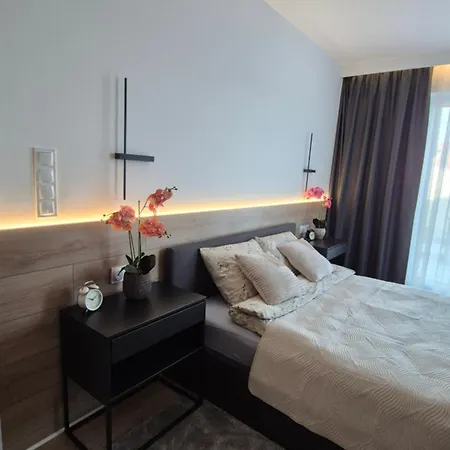 Towarowa Clock Apartment, Free Parking, Air-conditioning, Self Check-in 24h *