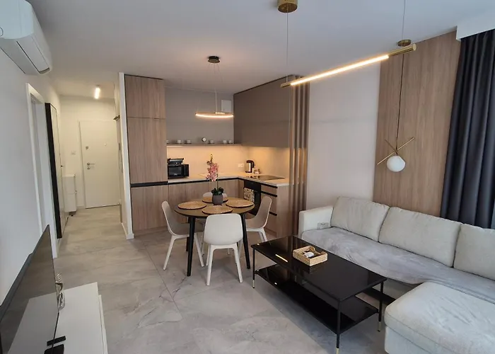 Towarowa Clock Apartment, Free Parking, Air-conditioning, Self Check-in 24h Апартаменти *