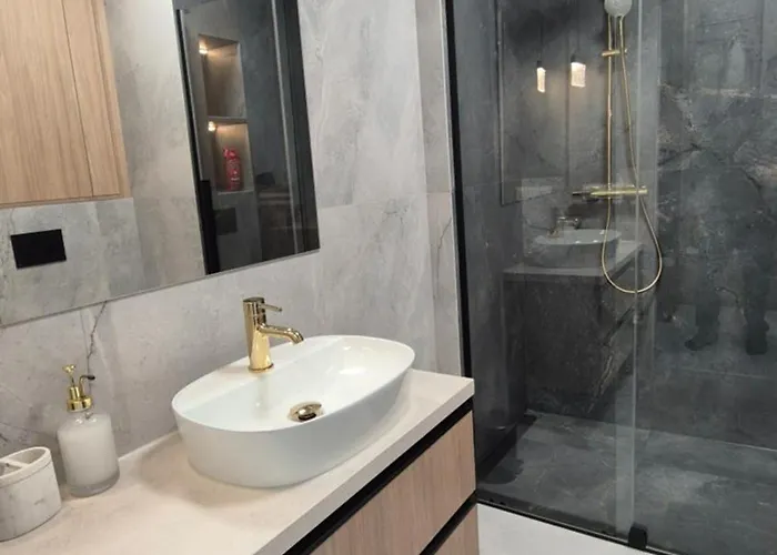 Towarowa Clock Apartment, Free Parking, Air-conditioning, Self Check-in 24h *