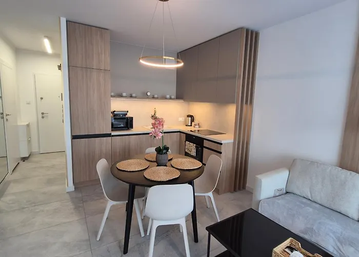 Towarowa Clock Apartment, Free Parking, Air-conditioning, Self Check-in 24h Apartament *