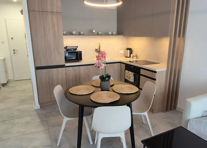 Towarowa Clock Apartment, Free Parking, Air-conditioning, Self Check-in 24h *