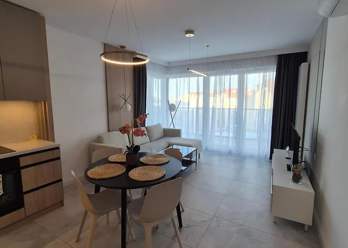 Towarowa Clock Apartment, Free Parking, Air-conditioning, Self Check-in 24h