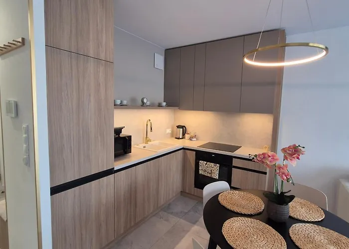 Towarowa Clock Apartment, Free Parking, Air-conditioning, Self Check-in 24h Апартаменти *