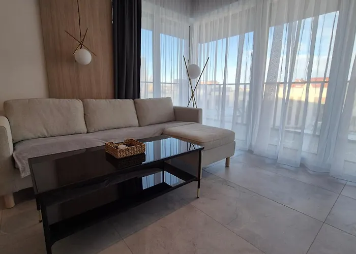 Towarowa Clock Apartment, Free Parking, Air-conditioning, Self Check-in 24h Апартаменти Познань