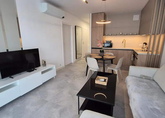 Towarowa Clock Apartment, Free Parking, Air-conditioning, Self Check-in 24h * Познань