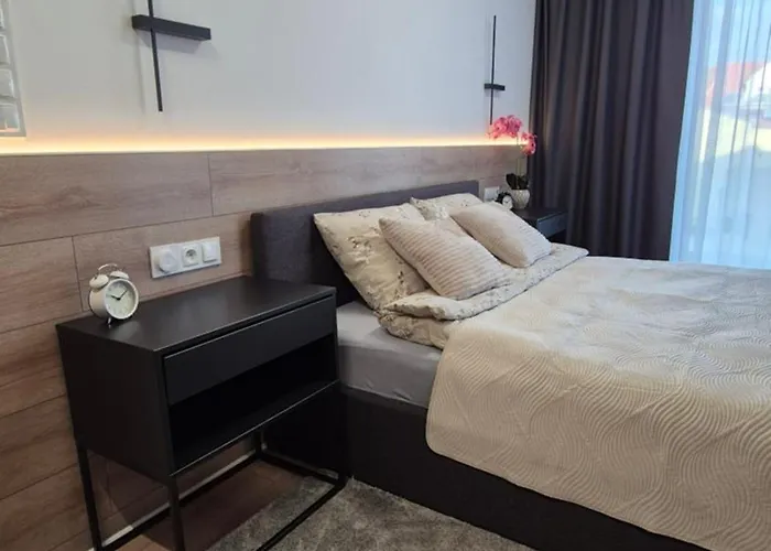 Apartament Towarowa Clock Apartment, Free Parking, Air-conditioning, Self Check-in 24h *