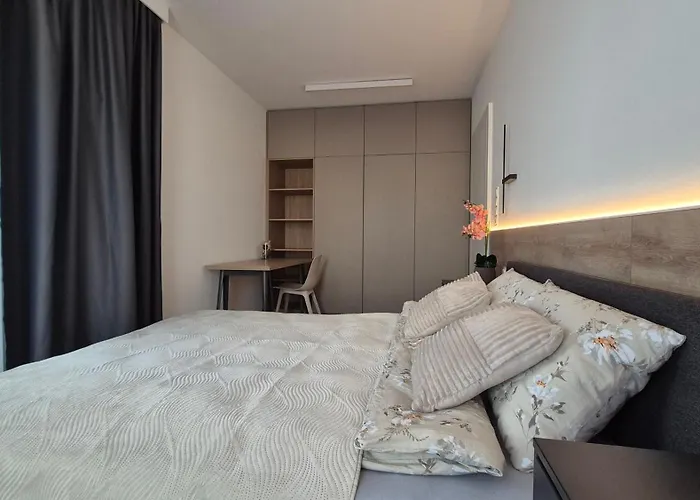 Towarowa Clock Apartment, Free Parking, Air-conditioning, Self Check-in 24h