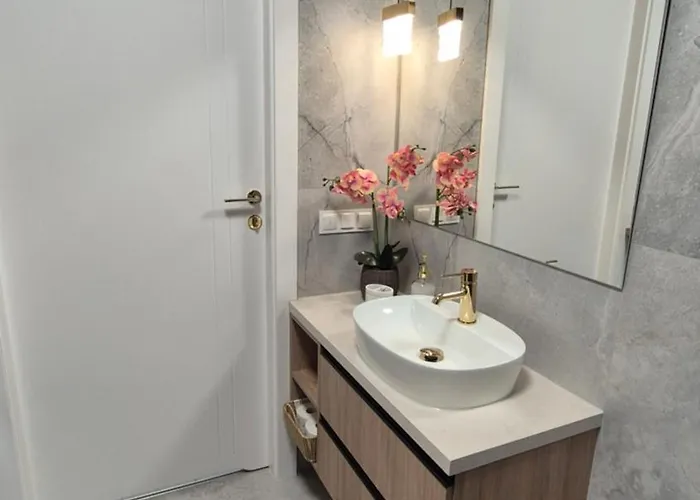 Towarowa Clock Apartment, Free Parking, Air-conditioning, Self Check-in 24h * Poznań